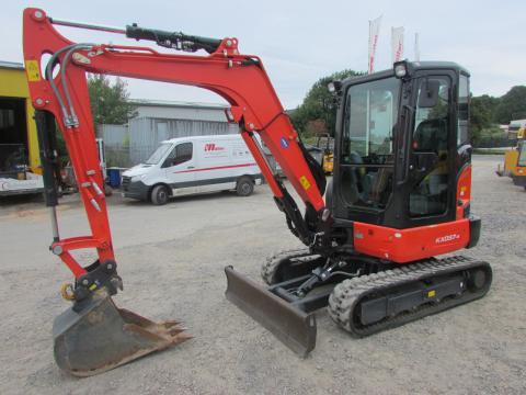 Kubota KX 037-4 HI – Frontansicht (Bild 1)