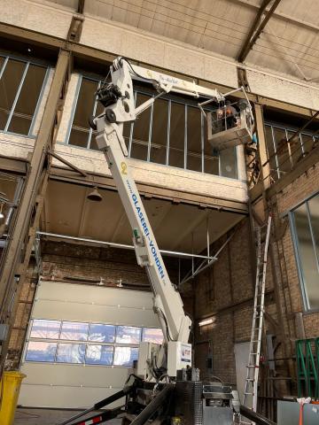 TGT HighCrane 800 hyCRANE 16-800 GT Minikran mit Haken und Korb – Heckansicht (Bild 16)