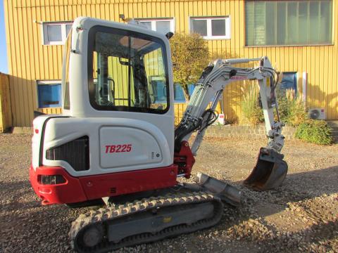 Takeuchi TB 225 V3 IMG_9888 c2e743