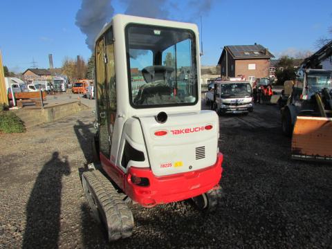 Takeuchi TB 225 V3 IMG_9889 6d839a