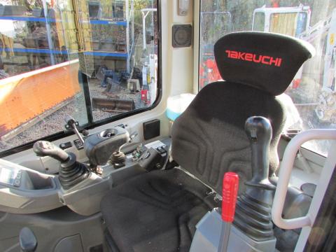 Takeuchi TB 225 V3 IMG_9892 75b1e8