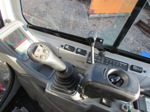 Takeuchi TB 225 V3 IMG_9893 f2d96f