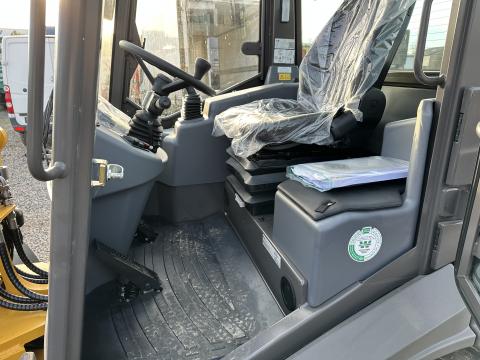 Mecalac AX 700 IMG_0194 a4cc57