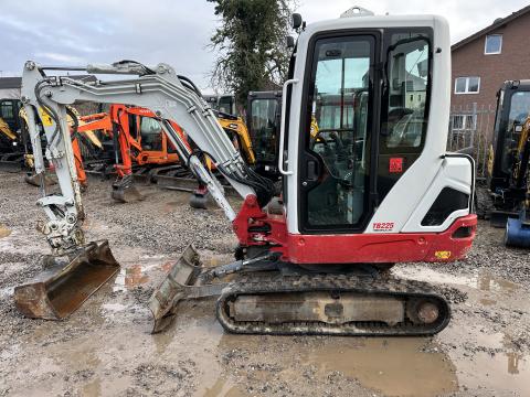 Takeuchi TB 225 V3 IMG_0472 570506