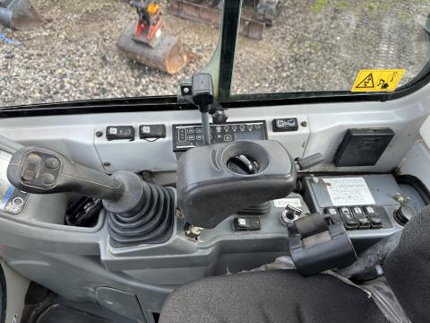 Takeuchi TB 225 V3 IMG_0479 768b5a