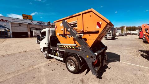 Fuso Canter 6 S 15 Absetzkipper JOTHA mit 16 Container Grass_02 8f4a6c