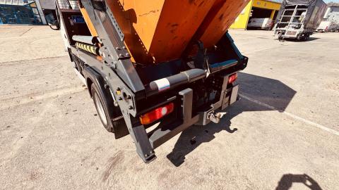 Fuso Canter 6 S 15 Absetzkipper JOTHA mit 16 Container Grass_03 c23ff0