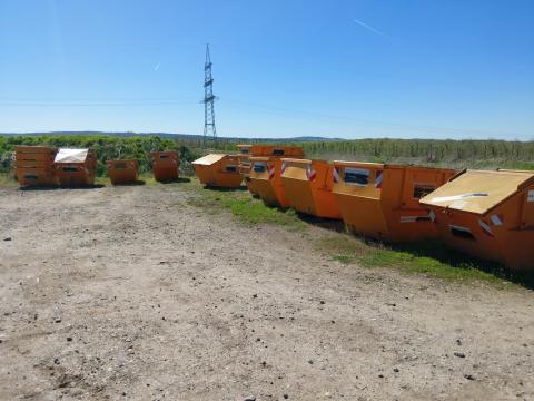 Fuso Canter 6 S 15 Absetzkipper JOTHA mit 16 Container Grass_20 d95181