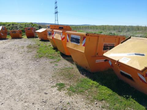 Fuso Canter 6 S 15 Absetzkipper JOTHA mit 16 Container Grass_21 271d4f