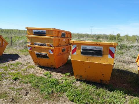 Fuso Canter 6 S 15 Absetzkipper JOTHA mit 16 Container Grass_22 7ab826