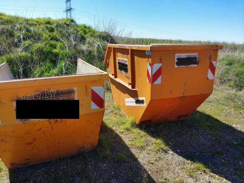 Fuso Canter 6 S 15 Absetzkipper JOTHA mit 16 Container Grass_25 014e78