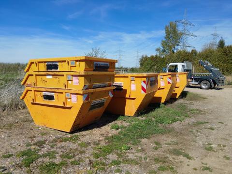 Fuso Canter 6 S 15 Absetzkipper JOTHA mit 16 Container Grass_26 1621e7