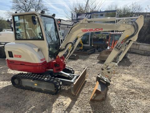 Takeuchi TB 230 V3 IMG_1232 31f604