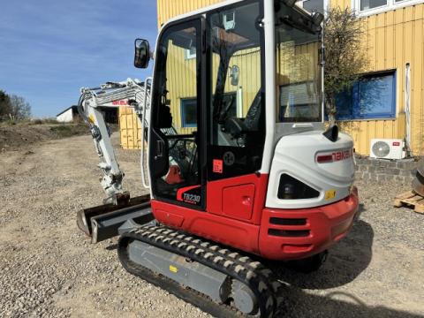 Takeuchi TB 230 V3 IMG_1234 e07333