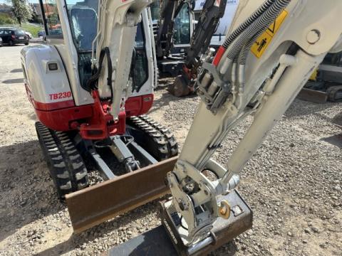 Takeuchi TB 230 V3 IMG_1236 41756c
