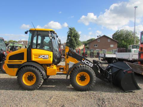 JCB 409 JCB_409_18h_05 08c434