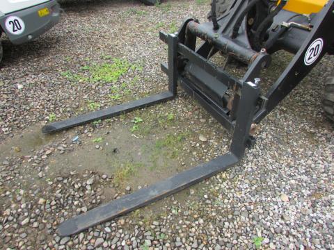 JCB 409 JCB_409_442h_03 2904f5