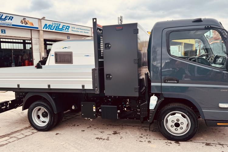 Fuso Canter 3 C 15 "Alleskönner" Hinterkipper und Werkzeugschrank Fuso_3C15_Kipper_Kiste_grau_02 fc0d2d