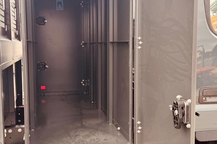 Fuso Canter 3 C 15 "Alleskönner" Hinterkipper und Werkzeugschrank Fuso_3C15_Kipper_Kiste_grau_03 847e31