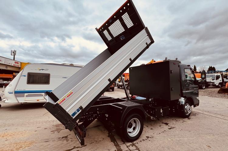 Fuso Canter 3 C 15 "Alleskönner" Hinterkipper und Werkzeugschrank Fuso_3C15_Kipper_Kiste_grau_14 aa5797