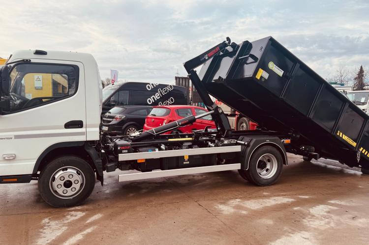Fuso Canter 7 C 18 Abrollkipper mit HIAB Multilift XR 5 S Fuso_7C18_HIAB_Abroller_neues_Modell_11 e3b2f2