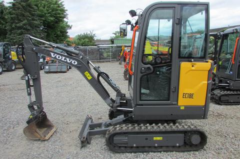Volvo EC 18 E  – Frontansicht (Bild 1)