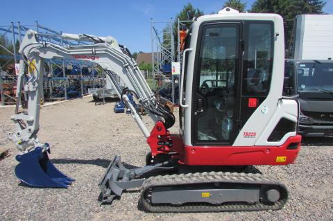 Takeuchi TB 225 IMG_8242 e19676