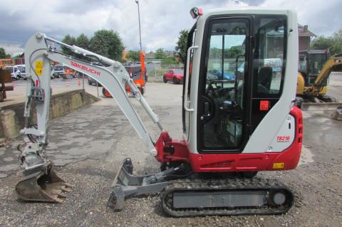 Takeuchi TB 216 V4 – Frontansicht (Bild 1kkk)