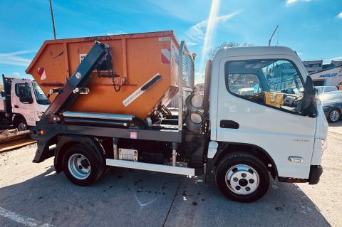 Fuso Canter 6 S 15 Absetzkipper JOTHA mit 16 Container Grass_06 3b5ad7