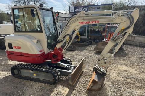 Takeuchi TB 230 V3 IMG_1232 31f604