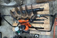 Hitachi DA 300 E Zwei Mann Erdbohrgerät Hitachi_Erdbohrgerät_01 3c6452